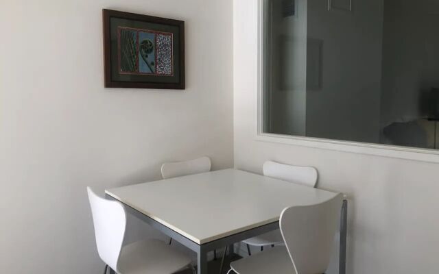 Spacious 2BR Near Westfield Newmarket