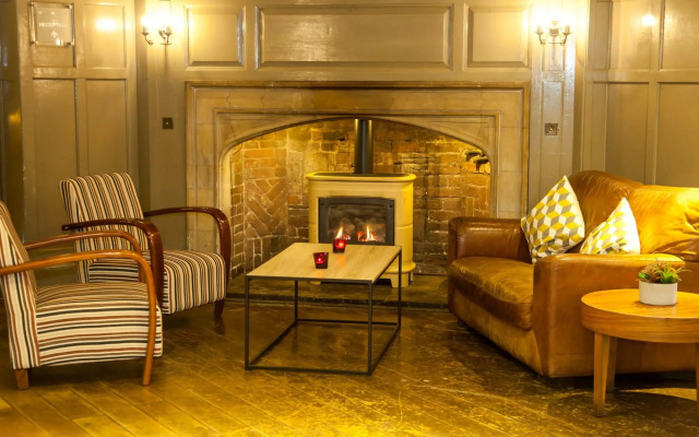 The Warwick Arms Hotel