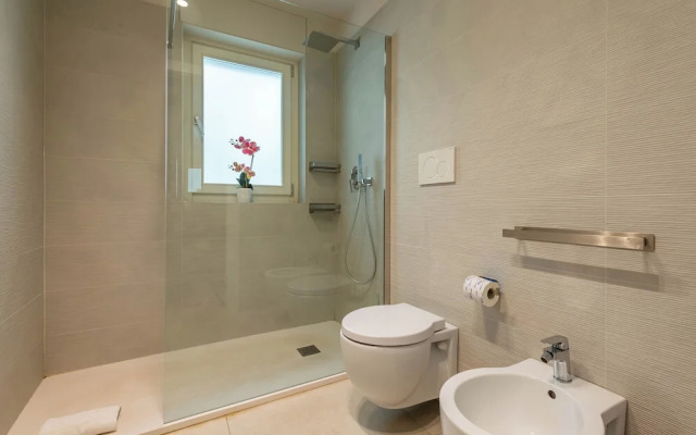 Mina Apartment 100m From Sea