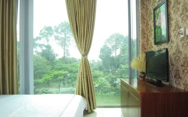 Vyvy Airport Hotel