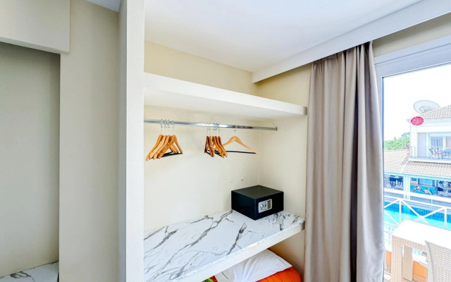 Kavos Plaza Hotel