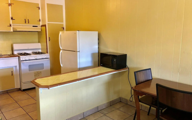 Hitching Post Studios Inn