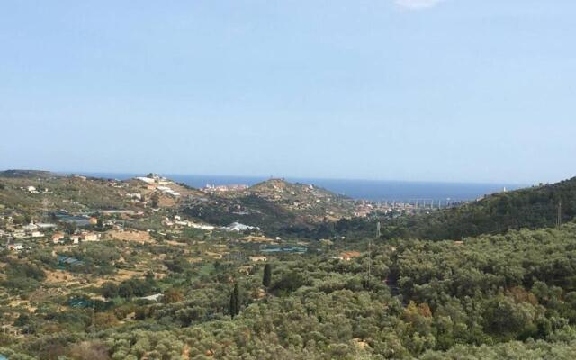 Lovely renovated apartment near Dolcedo