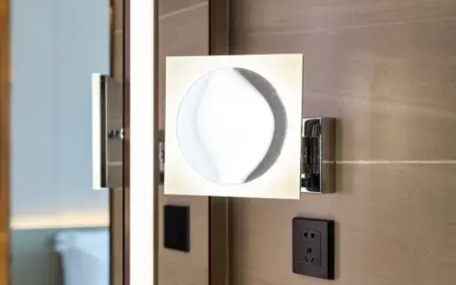 Laifeng Hotel (Zhongshan Xiaolan Light Rail Station Branch)