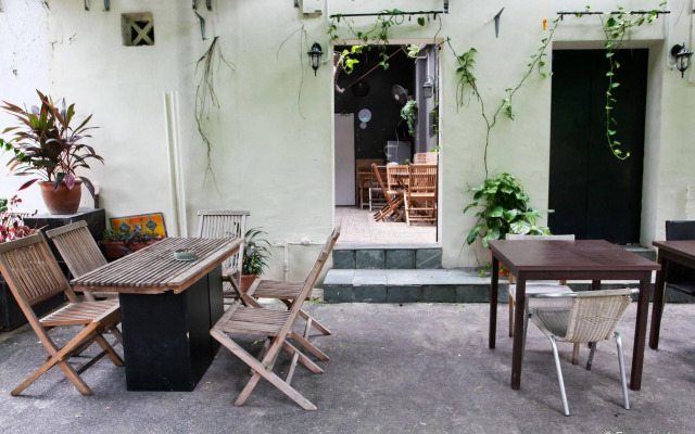 Moni Gallery Hostel