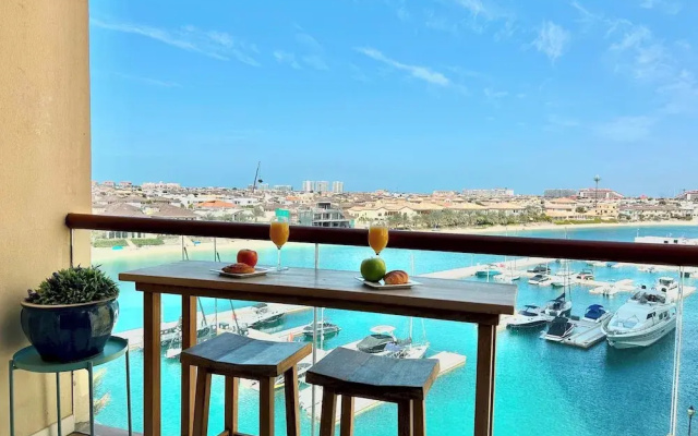 Luxury on the Palm with Marina view balcony