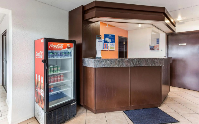 Motel 6 Lethbridge, AB