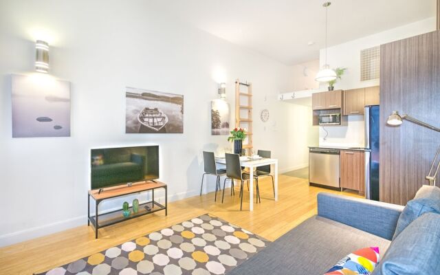 The Main 202 Central Modern Mezzanine Liv MTL