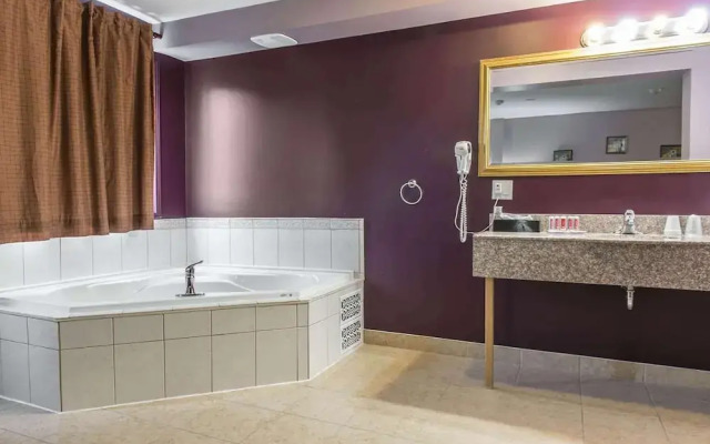 Super 8 by Wyndham Pembroke