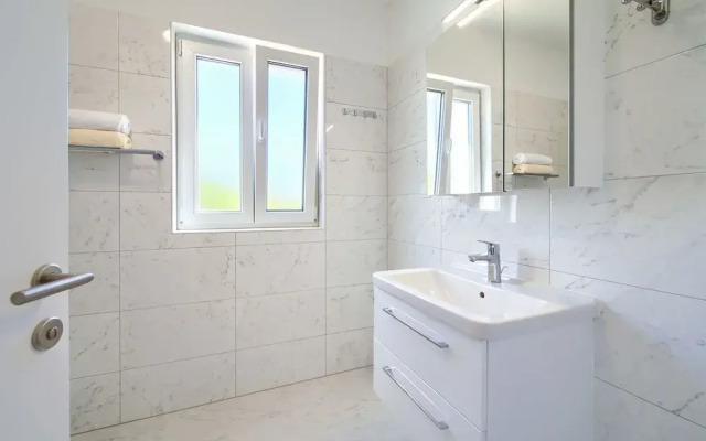 Modern Villa in Cres With Pool
