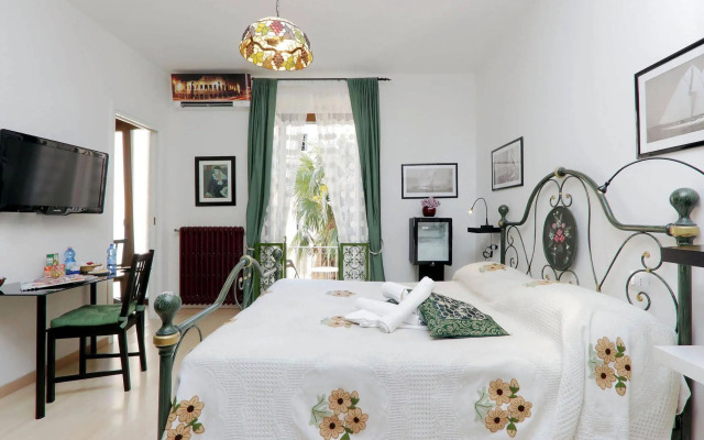 LHG Comfy Rooms