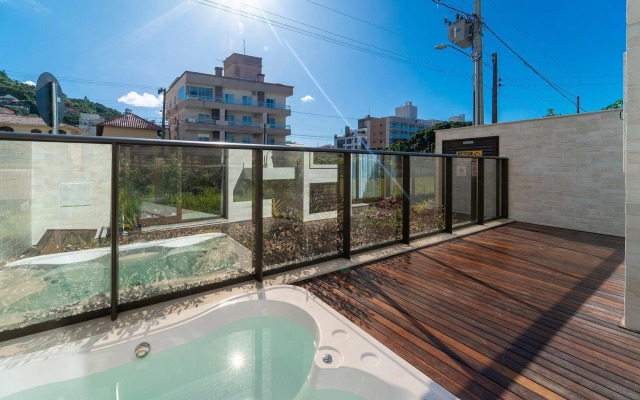 Apartamento 3 suítes c jacuzzi centro de Bombinhas