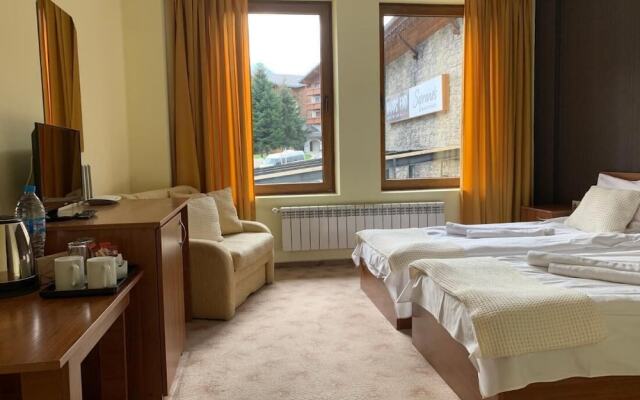 "room in Guest Room - Great Stayinn Granat Apartment - Next to Gondola Lift, Ideal for 3 Guests"