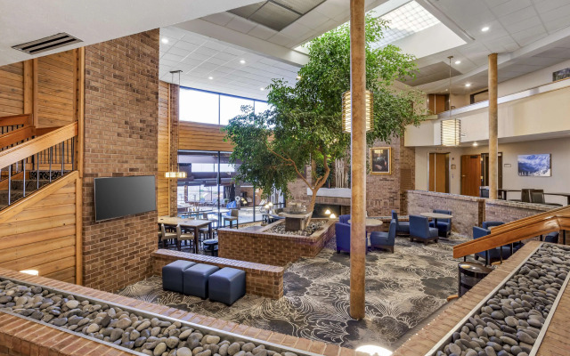 Best Western Plus Landmark Inn