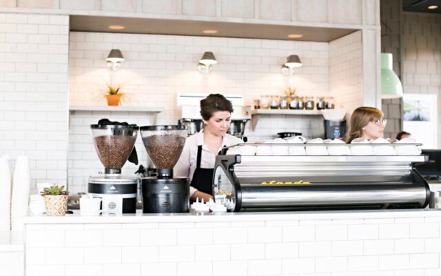 Hotel Indigo Jacksonville-Deerwood Park by IHG