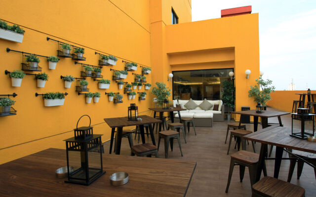 Yellow Bee Tangerang