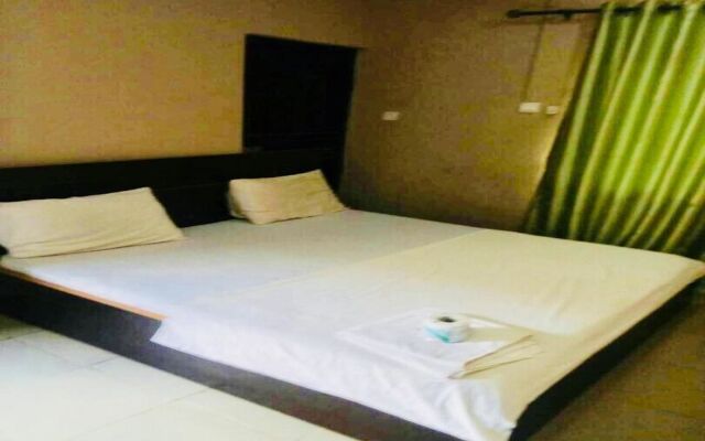 Momak 4 Hotel & Suites