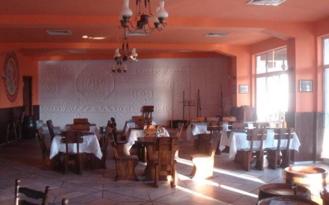 Irish Rover Hotel