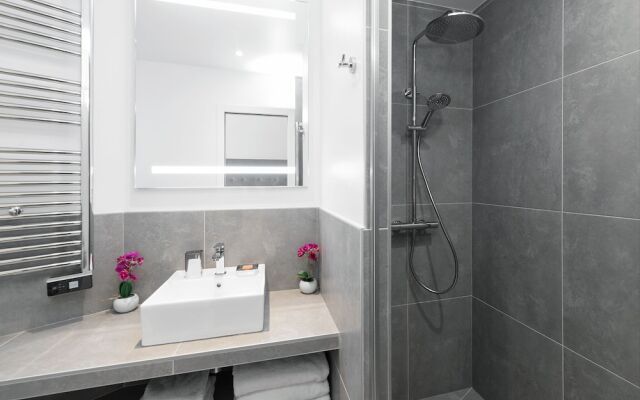 Luxury 2BDR Le Louvre I by Livinparis