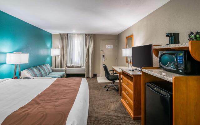 Quality Inn & Suites Near White Sands National Park