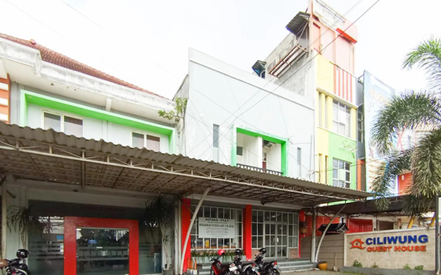 RedDoorz @ Ciliwung Street