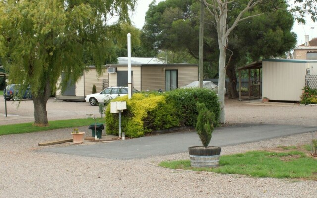 Oval Motel