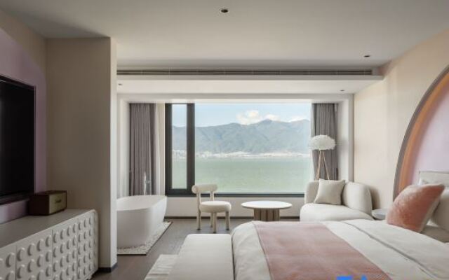Dali Twelve Clouds Villa Seaview Hotel (Erhai Branch)