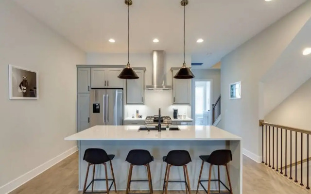 Mega Home 24 Beds and Karaoke