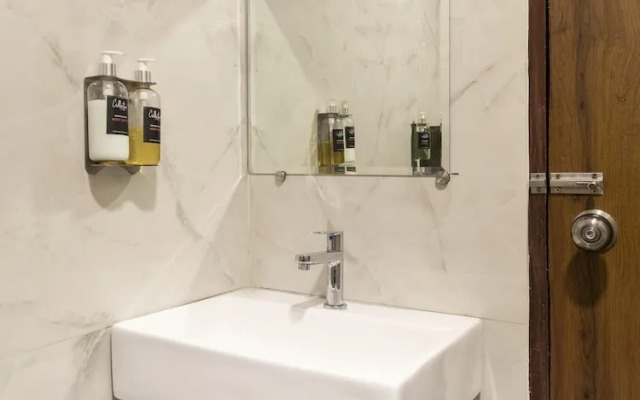 Collection O 16732 The Landmark