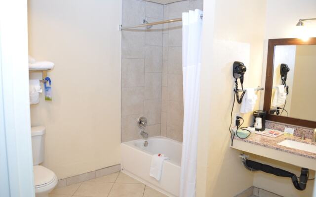 Evergreen Hotel & Suites