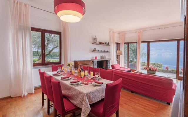 Villa Thea Sleeps 8 guests in Ossuccio