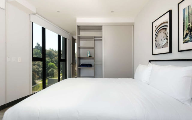 w Luxurious 2BR in the Heart of Interlomas