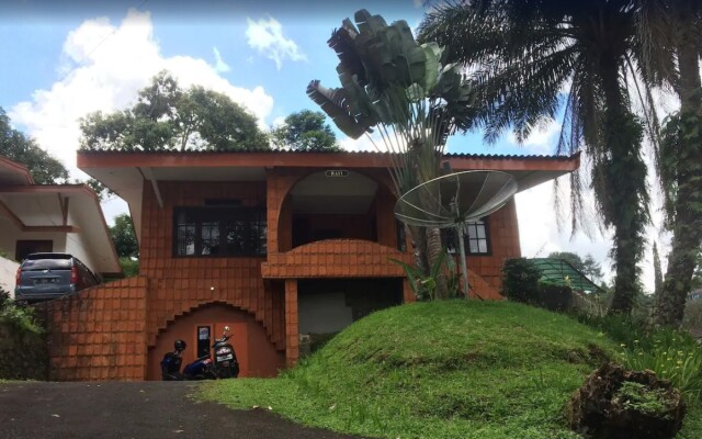 Puncak Camp Hills