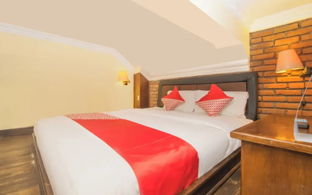 Super OYO Townhouse Oak Maxi Hotel Legian