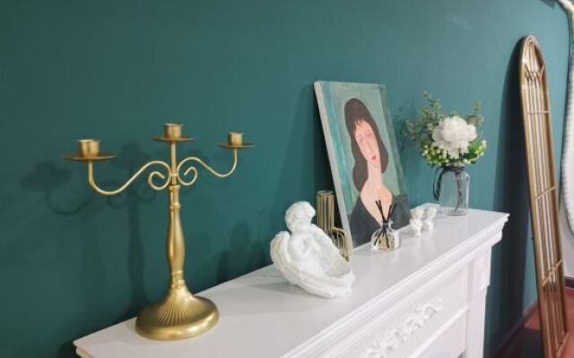 Quzhu City Homestay (Shiyan Wanda Plaza Branch)