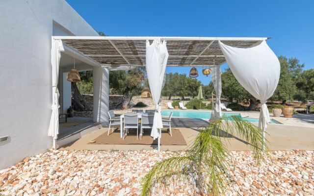 Trullo Chiara con Piscina by Wonderful Italy