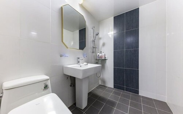 E Plus Hotel