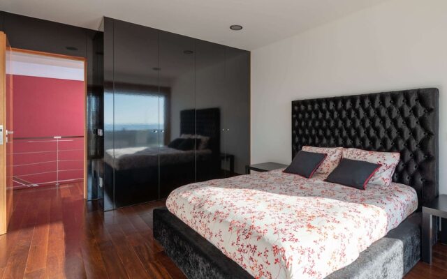 Lovely Holiday Home With Garden