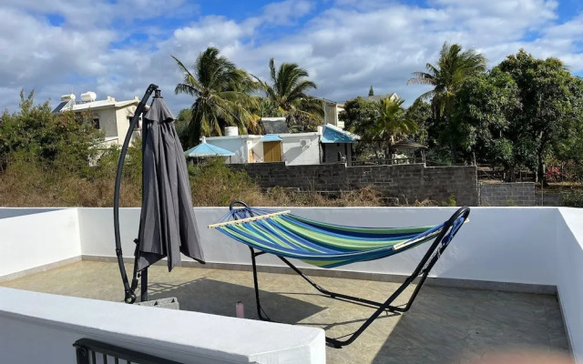 Spacious 4-bed Villa in Flic en Flac Roof top bar