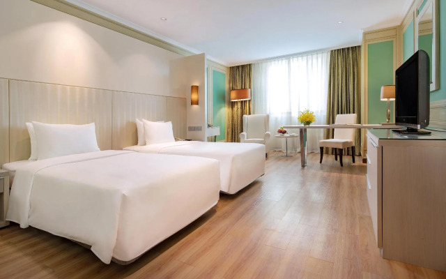 Windsor Plaza Hotel