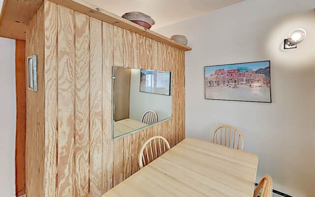 13tr53fj Studio Bedroom Condo