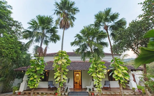 Salt by Hireavilla - 4BR w Heated Pool in Siolim