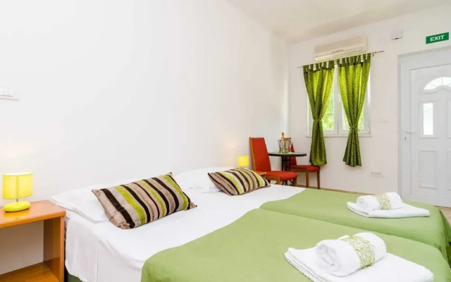 Apartments Versus- Studio Apartment With Terrace