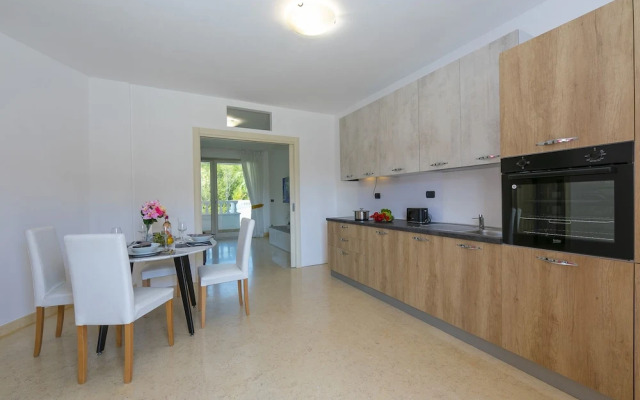 Rivoltella Apt With Pool 600m From Lake
