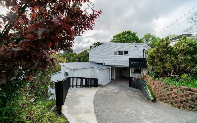 Takapuna Central Spacious & New Home