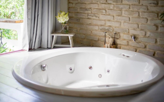 Eili Suites