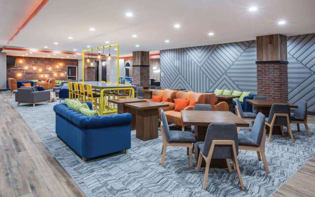 La Quinta Inn & Suites by Wyndham Owasso