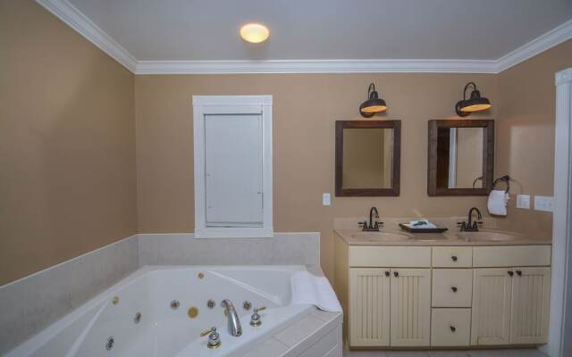 Lakeside Story 6 Bedroom House