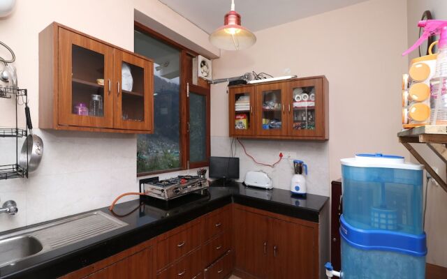 OYO 13695 Home Hill View Studio With Apple Orchard