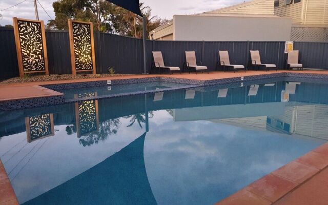 Grandeur Holiday Units